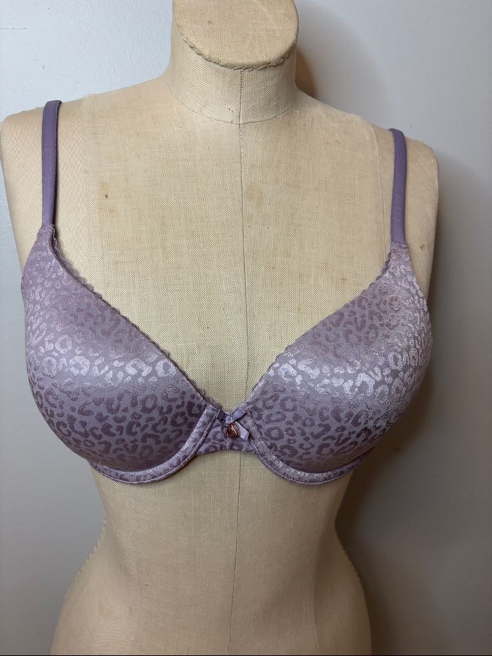 Victoria's Secret Lavender Leopard Lightly Lined T-Shirt Bra 34B